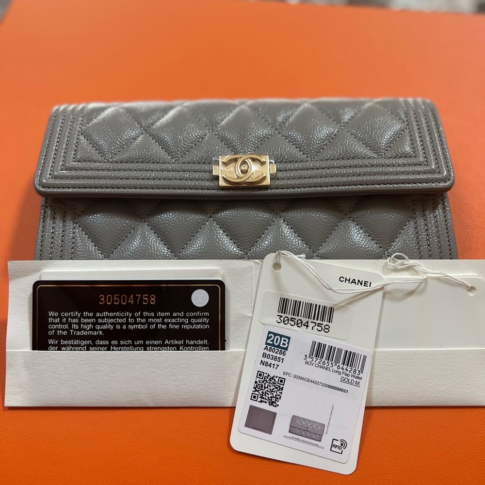 Caviar Quilted Large Boy Gusset Flap Wallet